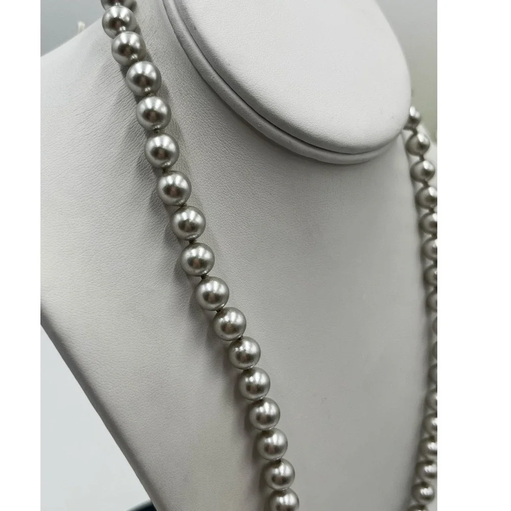 Marvella Vintage Light Gray Faux Glass Pearl Single Strand Classic‎ Necklace 23